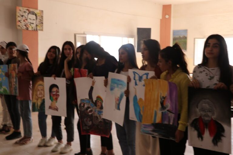 أنطلاق يوم الرسم للمرأة الشابة في مدينة الرقة